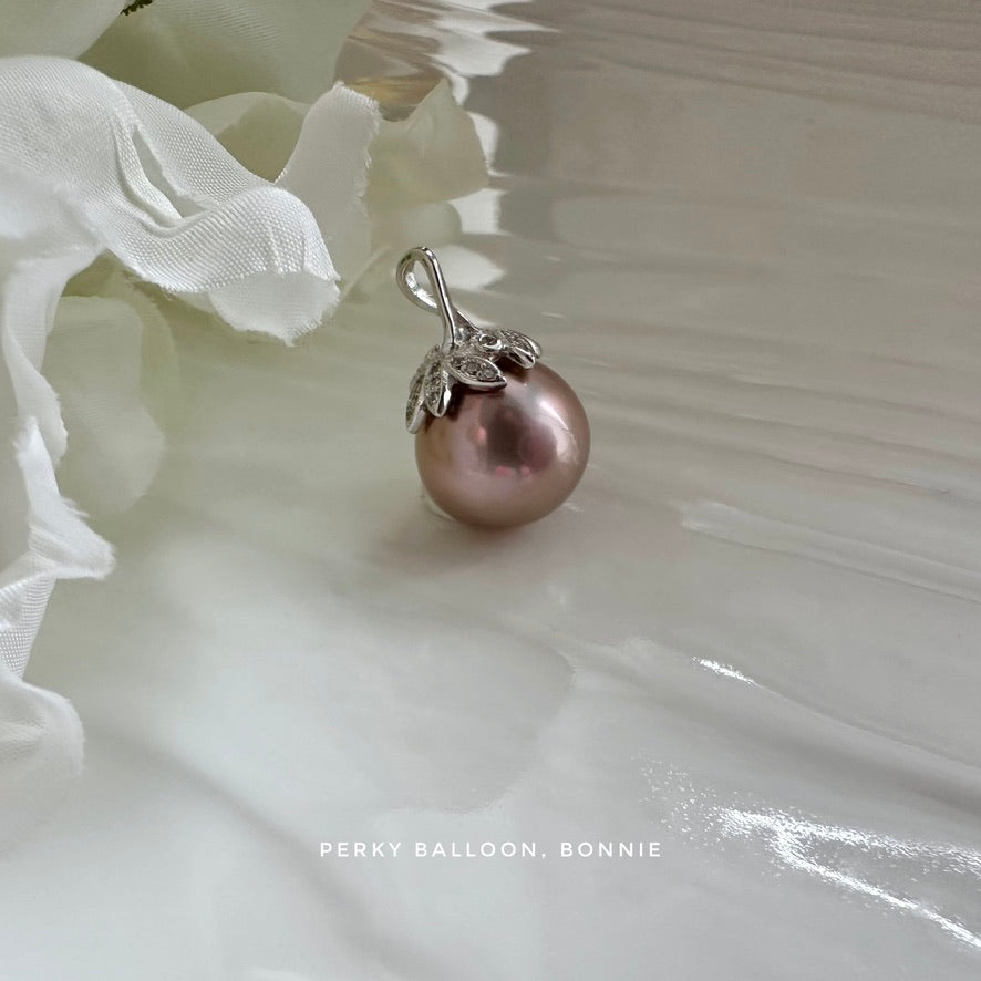 Bonnie pendant