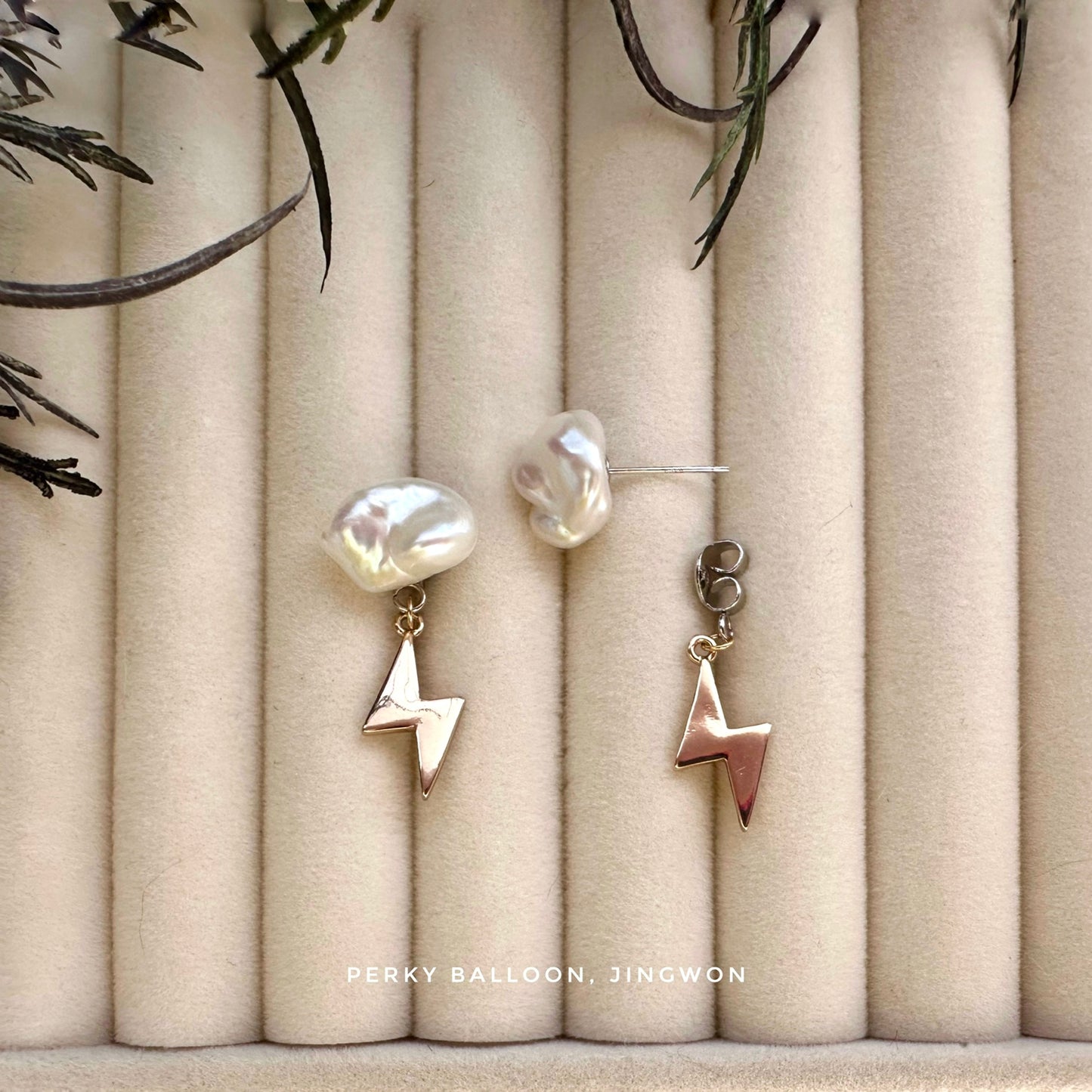 Jingwon earrings
