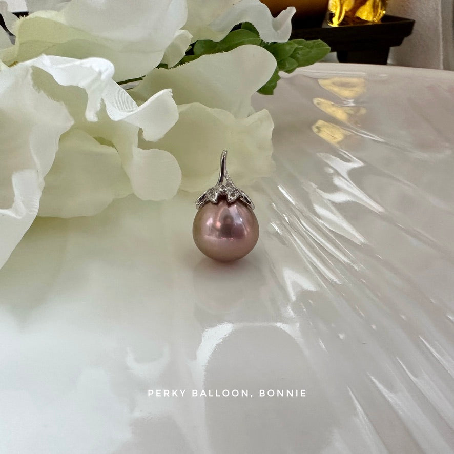 Bonnie pendant