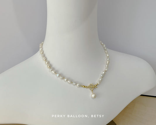 Betsy necklace