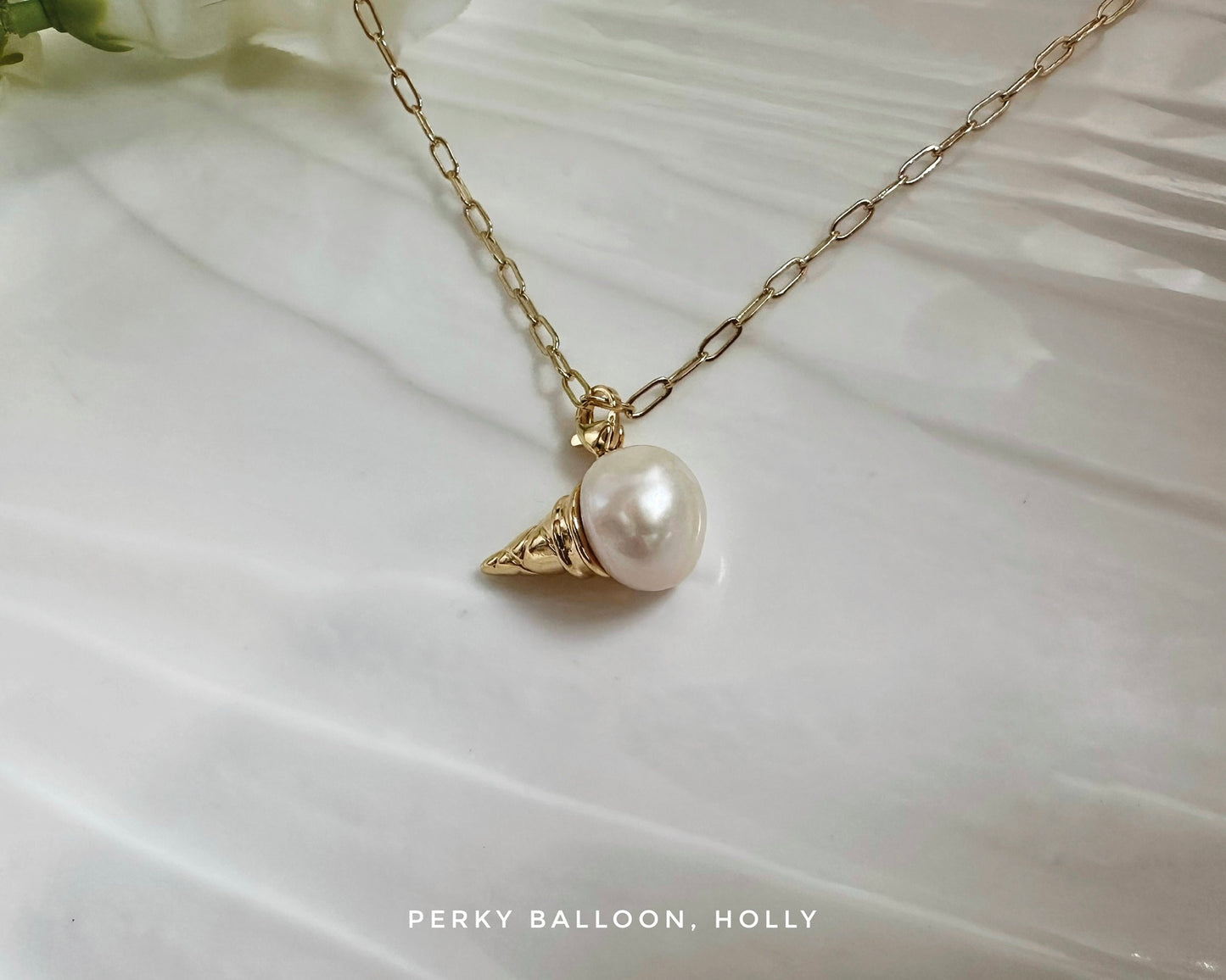 Holly necklace