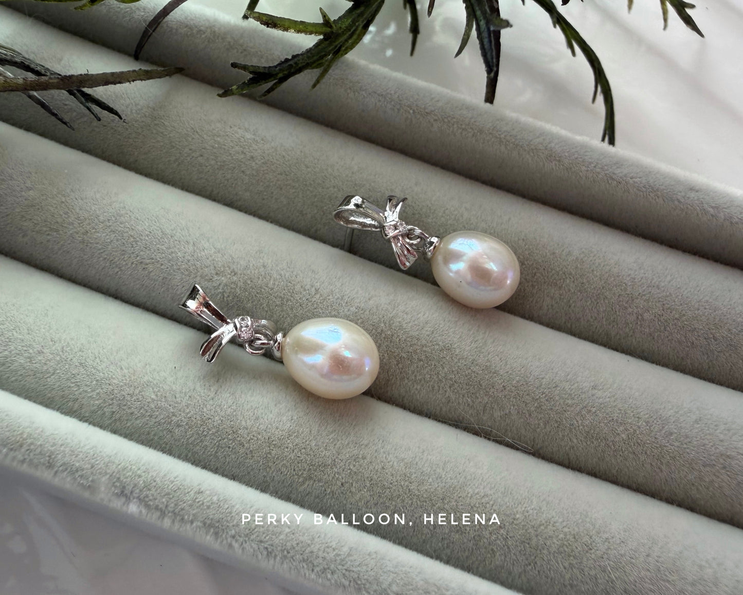 Helena freshwater earrings